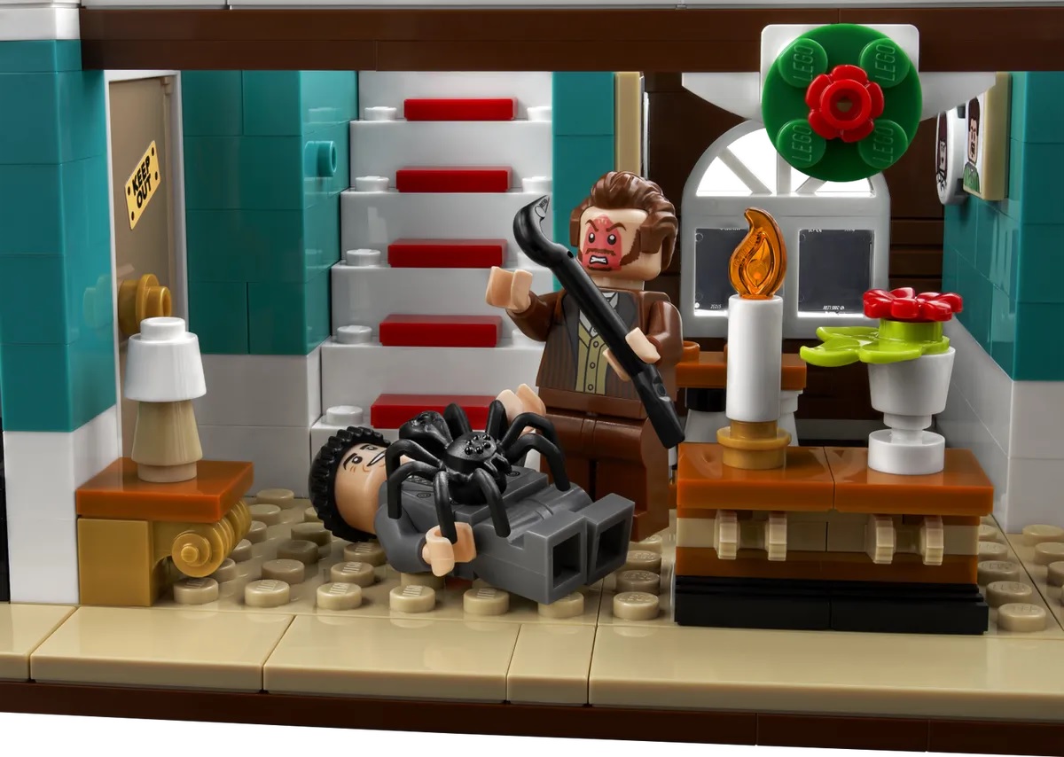 (Lego.Ideas.21330) LEGO Ideas - Home Alone (inside) (zoom)