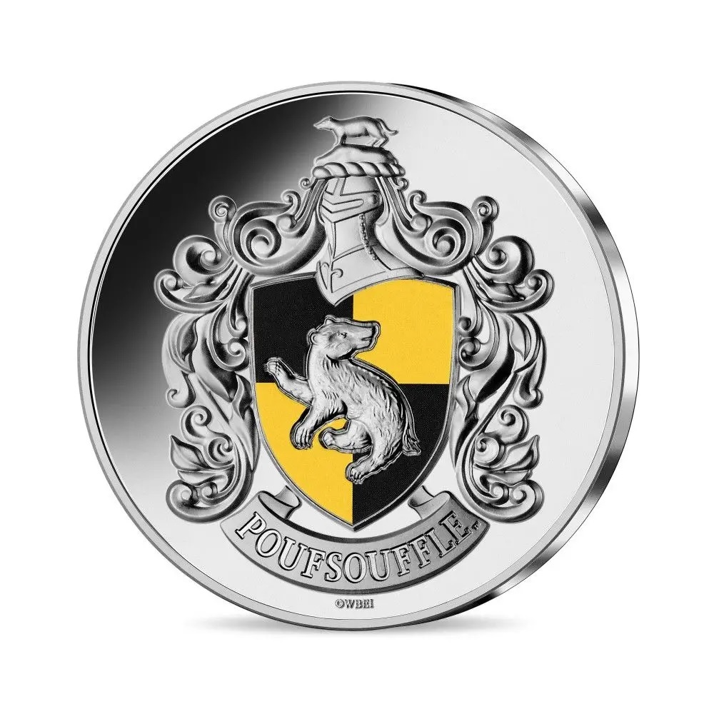 (EUR07.Unc.2022.10041369400005) 10 euro France 2022 silver - Harry Potter (Coat of arms of Hufflepuff) Obverse (zoom)