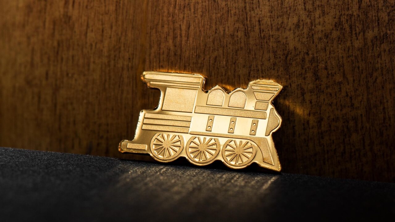 (W168.1.1.D.n.d._2023_.30231) Palau 1 $ Golden Train (2023) - Silk finish gold (blog illustration) (zoom)