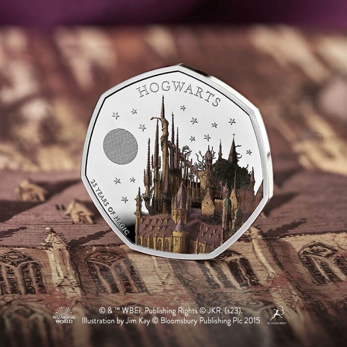 (W185.50.P.2023.UK23HSSP) UK 50 Pence Harry Potter (Hogwarts) 2023 - Proof silver (blog illustration) (zoom)