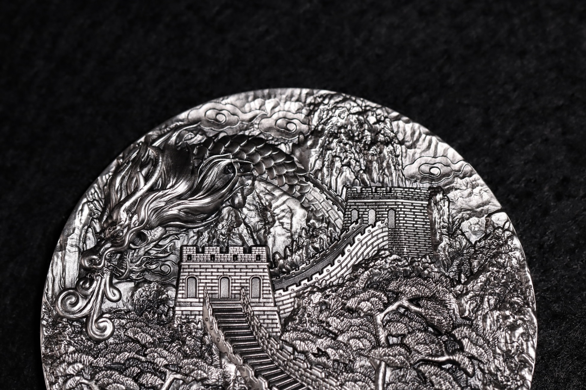 (W160.10.D.2024.5.oz.Ag.2) 10 Dollars Niue 2024 5 ounces Antique silver - Dragon Awakening & The Great Wall Reverse (zoom)