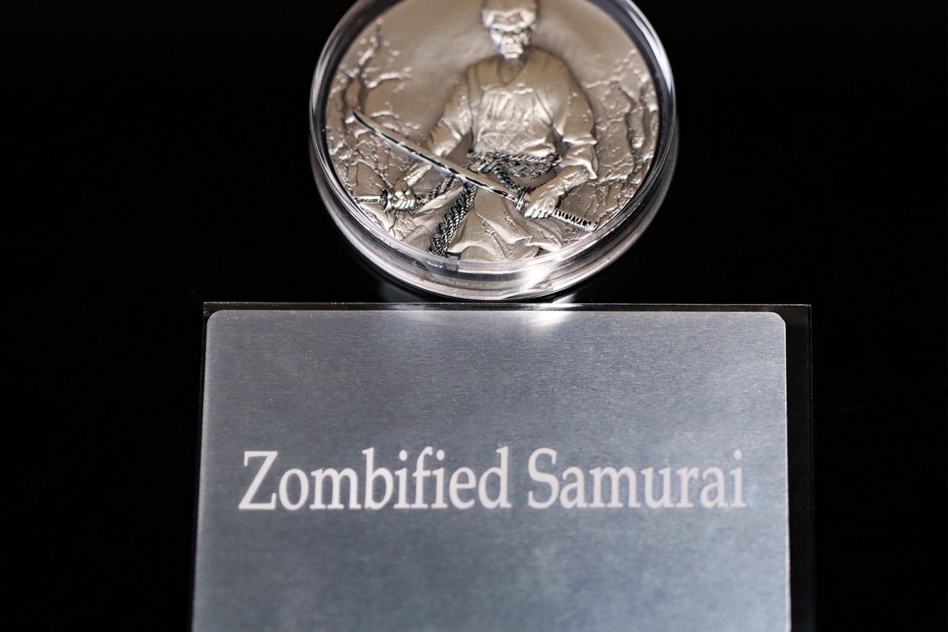 (W036.2000.CFA.2024.2.oz.Ag.20) 2000 Francs CFA Cameroon 2024 2 oz Antique silver - Zombified Samurai (blog) (zoom)