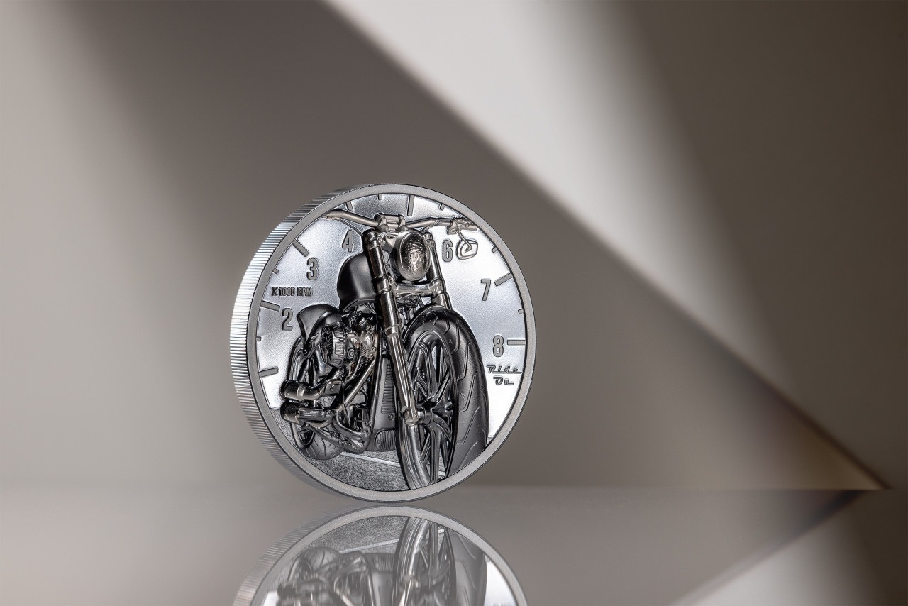 (W099.10.D.2024.30610) Cook Islands 10 Dollars Motorbike 2024 – Black Proof silver (blog) (zoom)