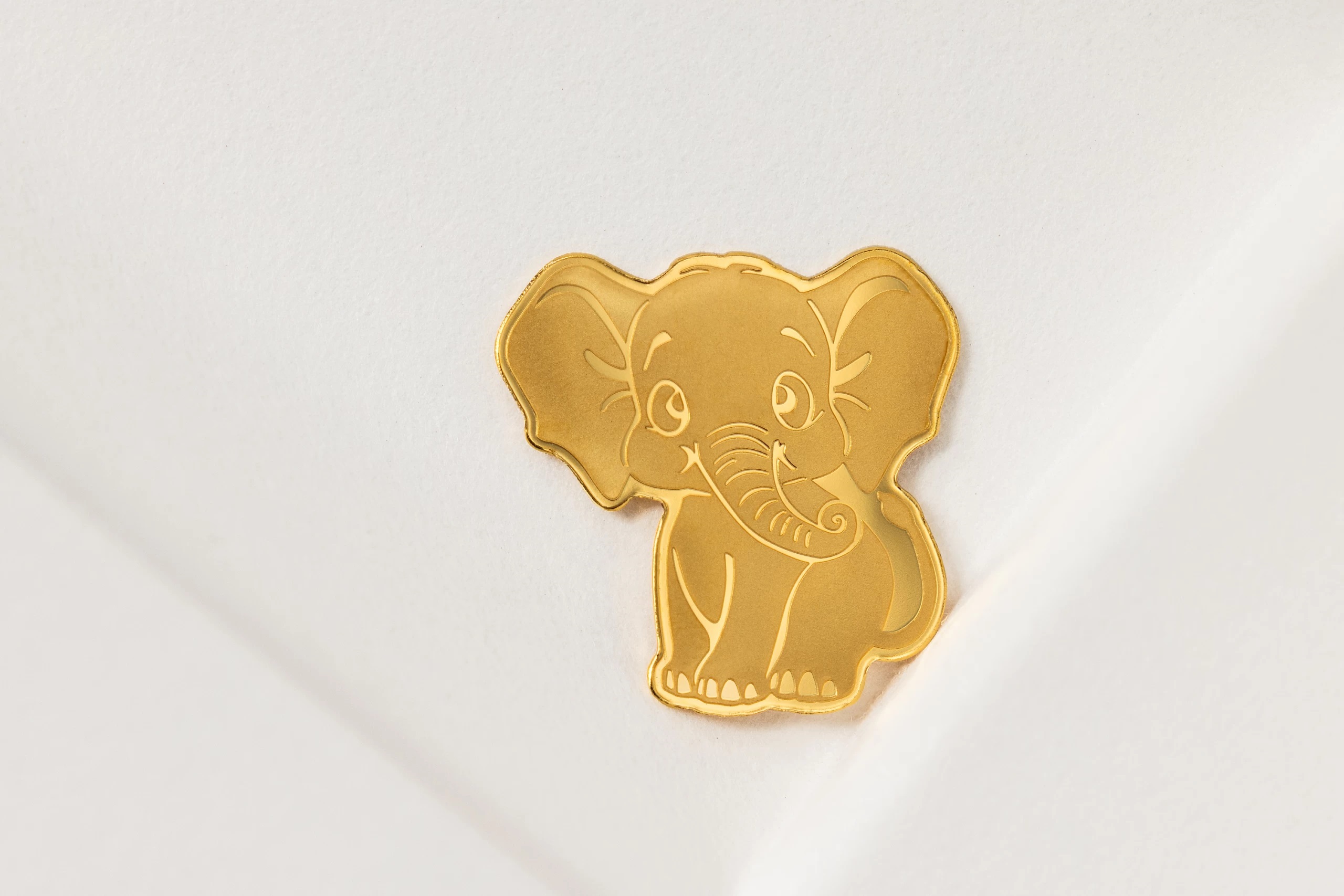 (W168.1.1.D.n.d._2024_.30686) Palau 1 Dollar Elephant (2024) - Silk finish gold (blog) (zoom)